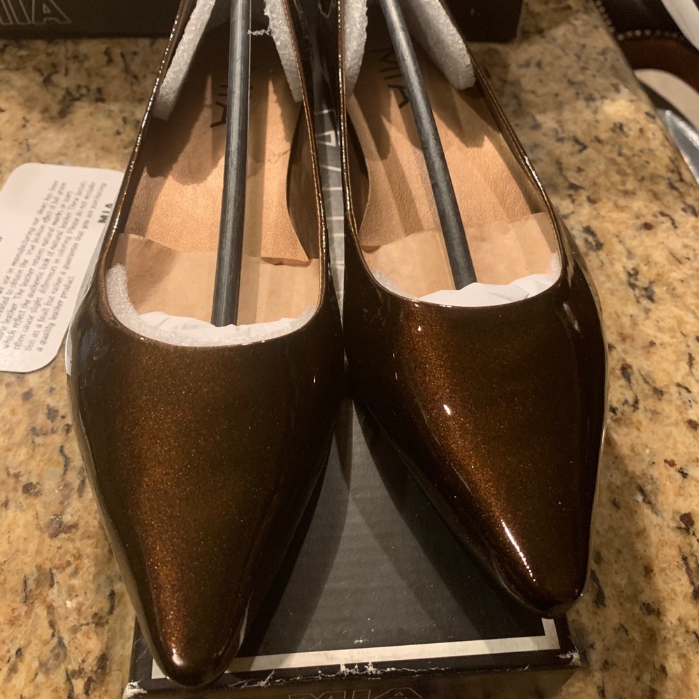 MIA HEPBURN Bronze Paten